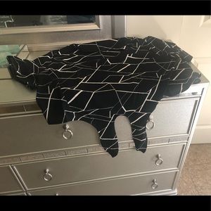 BRAND NEW BLACK AND WHITE BLOUSE $20